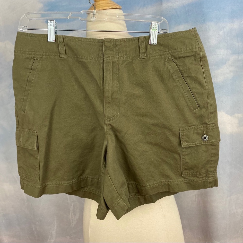 Liz Claiborne Green Khaki Shorts Size 14